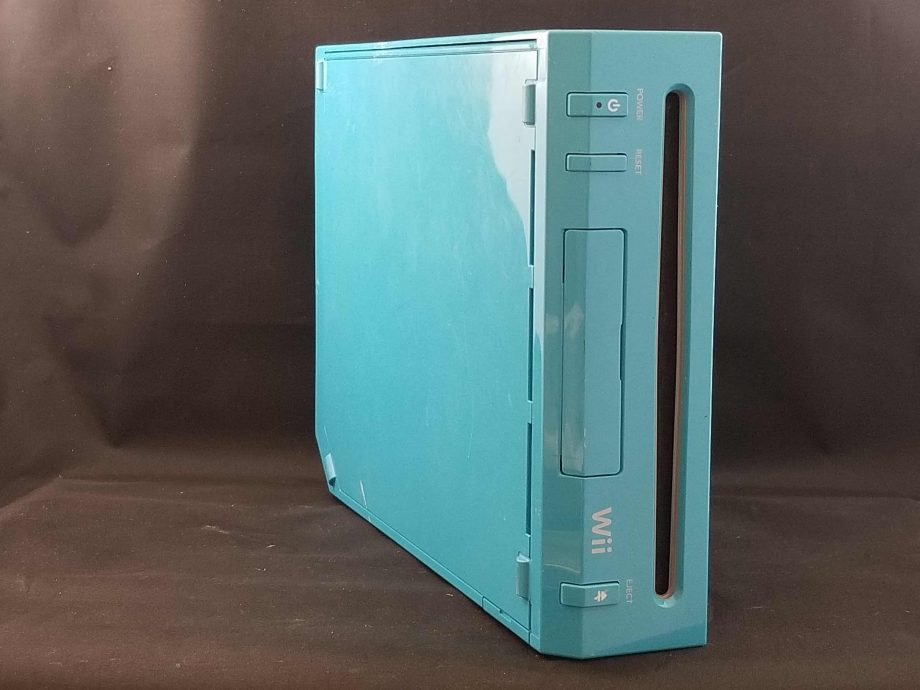 Nintendo Wii System Blue Pose 1