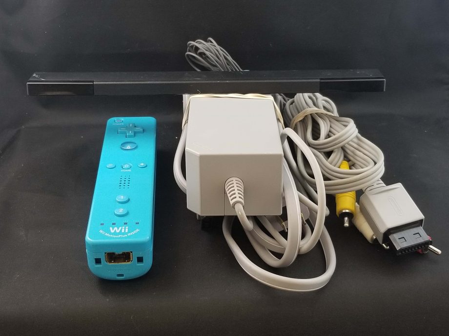Nintendo Wii System Blue Pose 3
